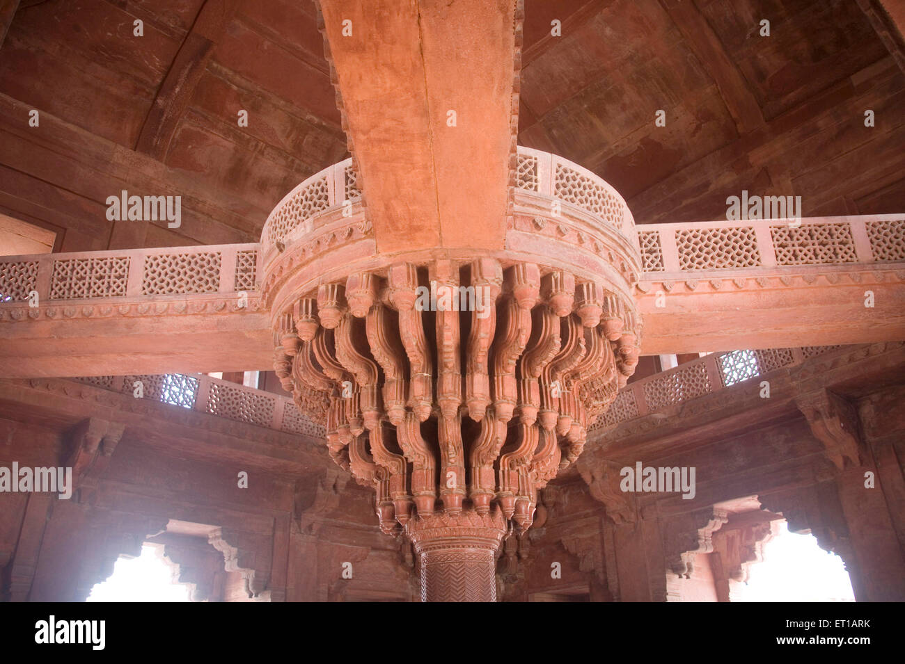 Diwan i Khas pillars in sunlight ; red stone Mughal architecture ; Fatehpur Sikiri ; Uttar Pradesh ; India Stock Photo