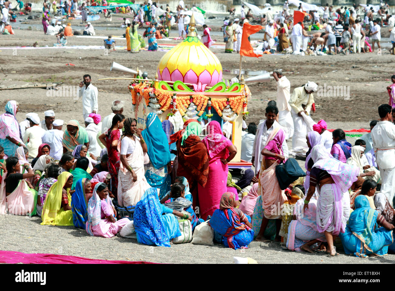 Varkari gathered at on bank Chandrabhaga river on occasion Ashadhi Ekadashi at Pandharpur town ; Solapur ; Maharashtra Stock Photo