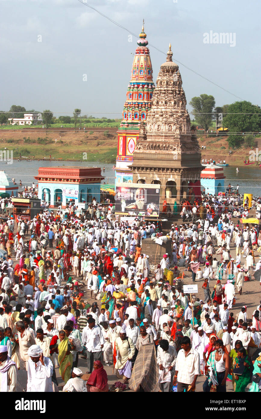 Varkari gathered at Pundlik temple on occasion of Ashadhi Ekadashi at Pandharpur town ; Solapur ; state Maharashtra Stock Photo