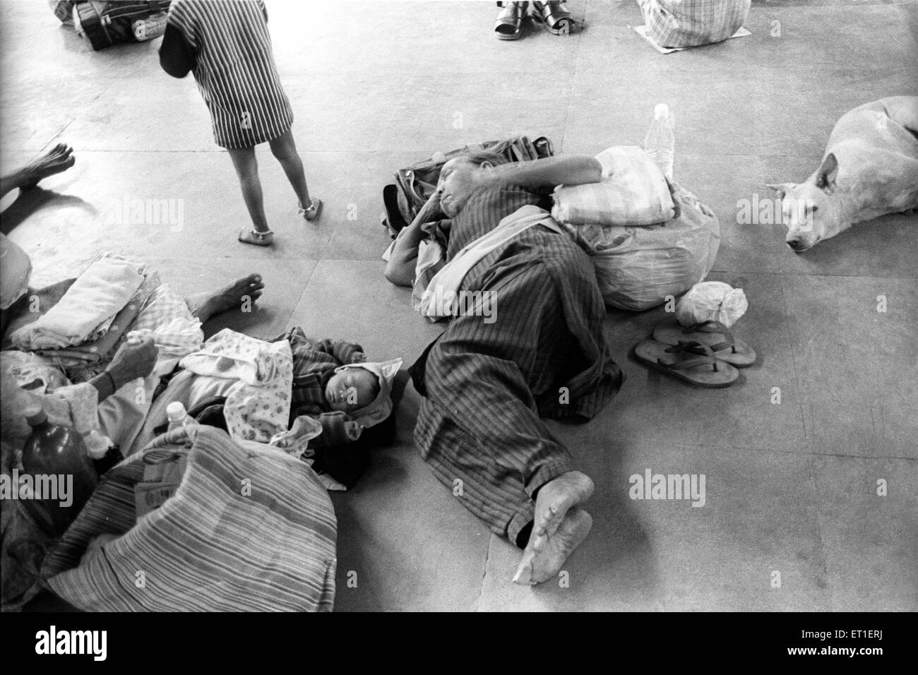 Man sleeping on central railway platform ; Bombay Mumbai ; Maharashtra ; India Stock Photo