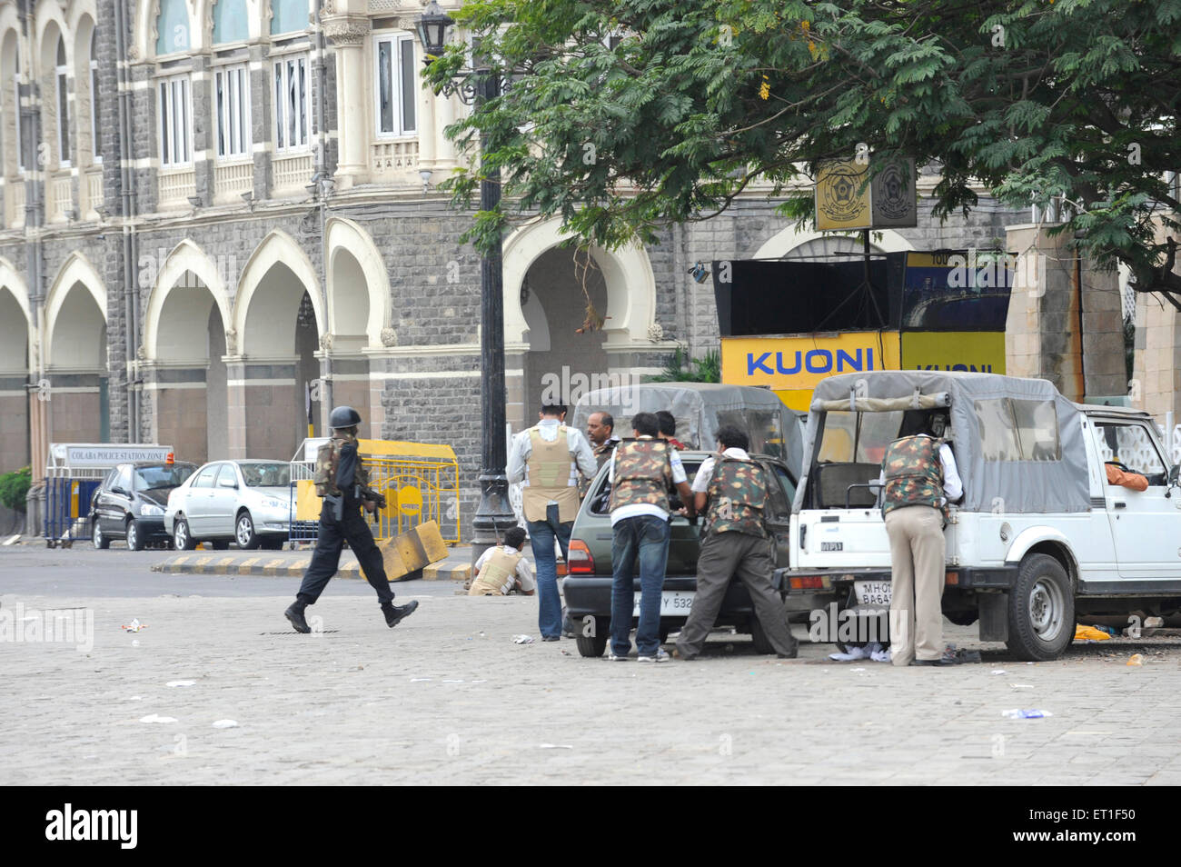 National Security Guard NSG commando Police Taj Mahal hotel ; terrorist attack Deccan Mujahideen 26th November 2008 in Bombay Stock Photo