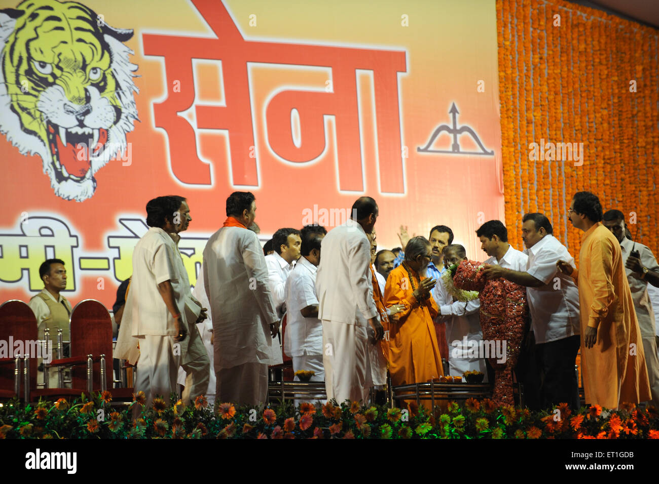 Shiv Sena Vijayadashami rally, Founder Bal Thackeray with Uddhav Thackeray, Shivaji Park, Bombay, Mumbai, Maharashtra, India Stock Photo