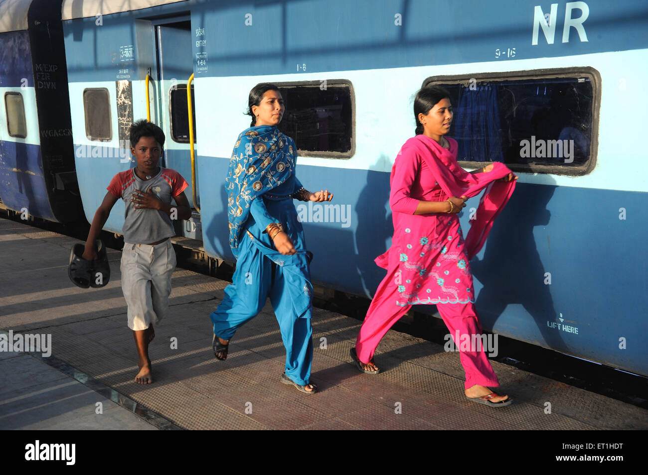 Passengers running to catch train, Jammu, Kashmir, Jammu and Kashmir, Union Territory, UT, India, Asia, Asian, Indian Stock Photo