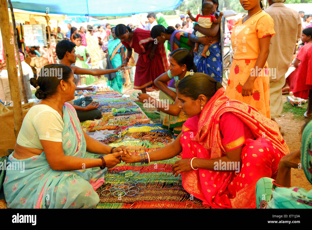 woman buying bangles, Ho tribe, tribal people, Chakradharpur, West Singhbhum, Jharkhand, India, Asia Stock Photo