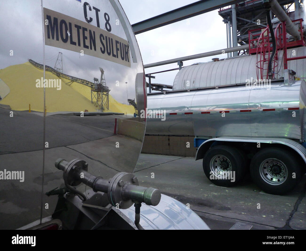 Trucks unloading molten sulfur at sulfur plant Stock Photo: 83629570 ...