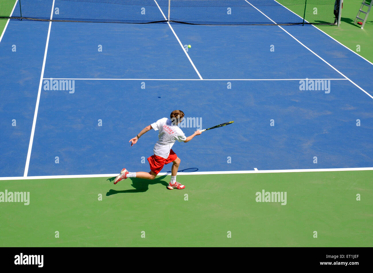 Scott Clayton, British tennis player, playing tennis forehand, Pune,  Maharashtra, India, Asia Stock Photo