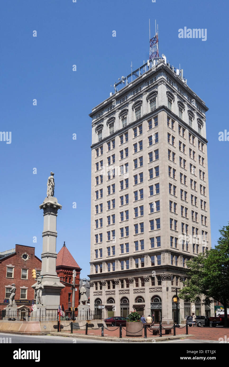 Soldiers and Sailors Monument and Griest Building,  penn square, Lancaster, Pennsylvania. USA. Stock Photo