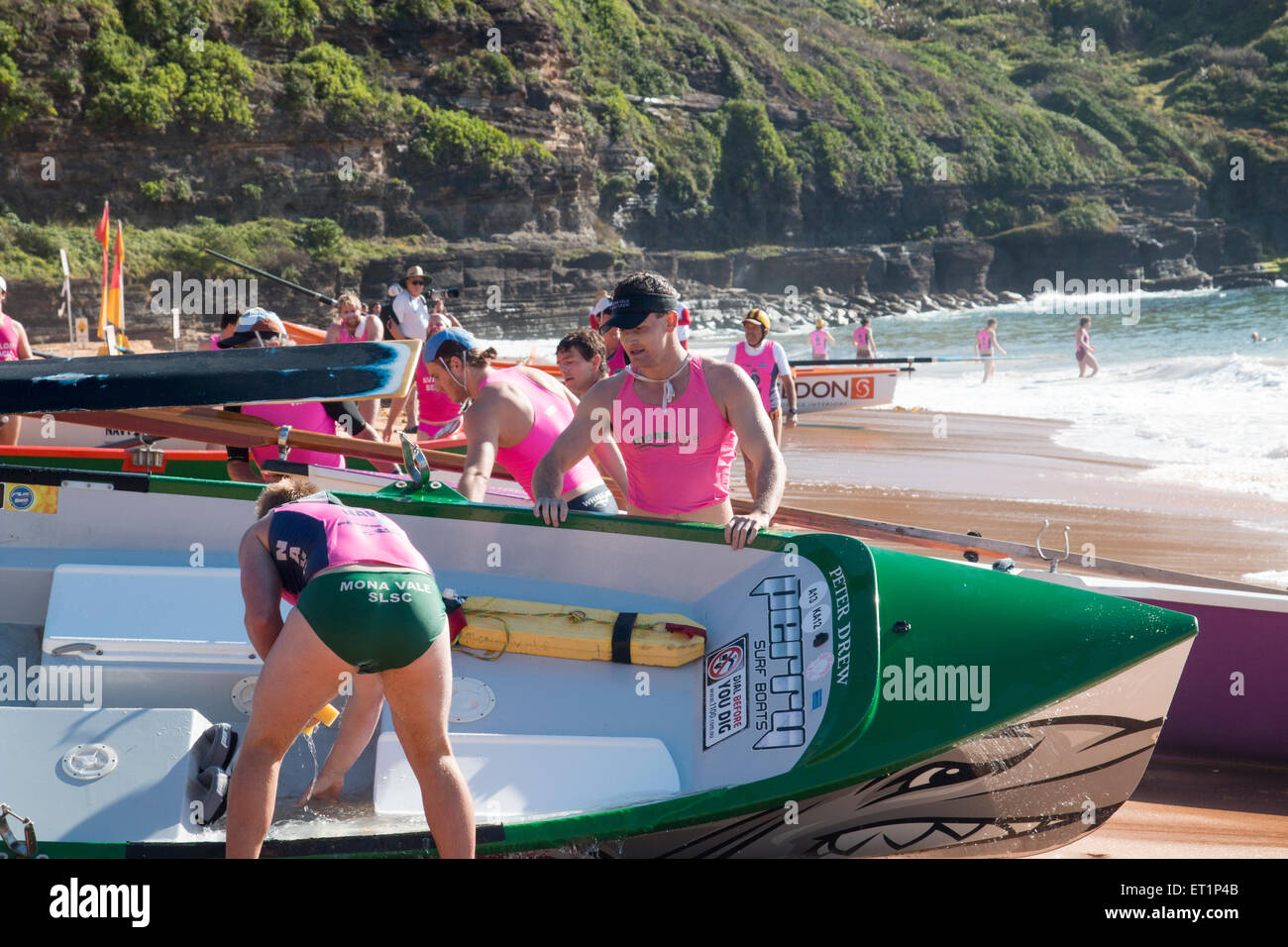 Summer surfboat racing competition amongst surfclubs located on Sydney's northern beaches begins at Bilgola Beach. Cluns competi Stock Photo