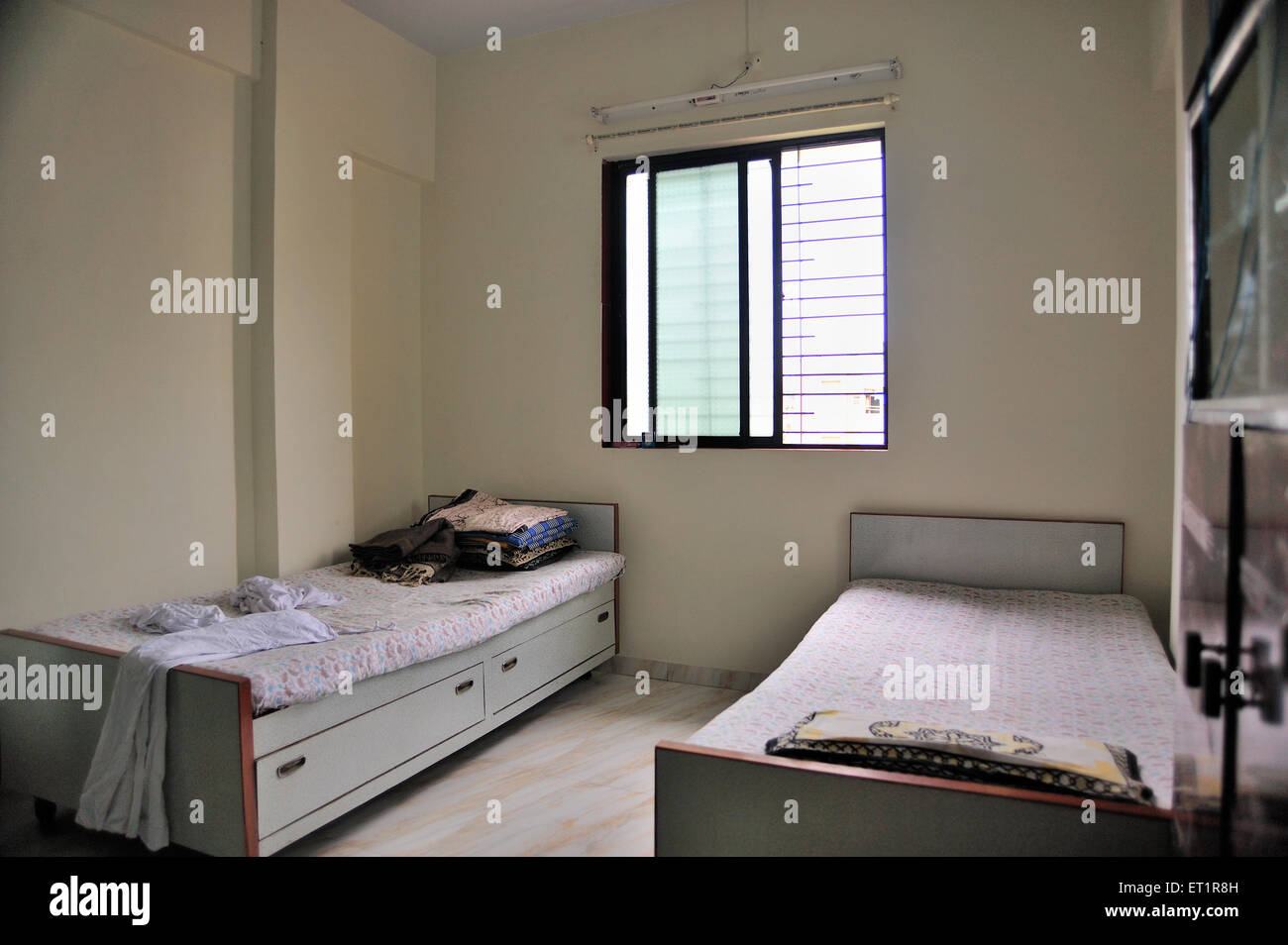 Bedroom with two single beds Stock Photo Alamy