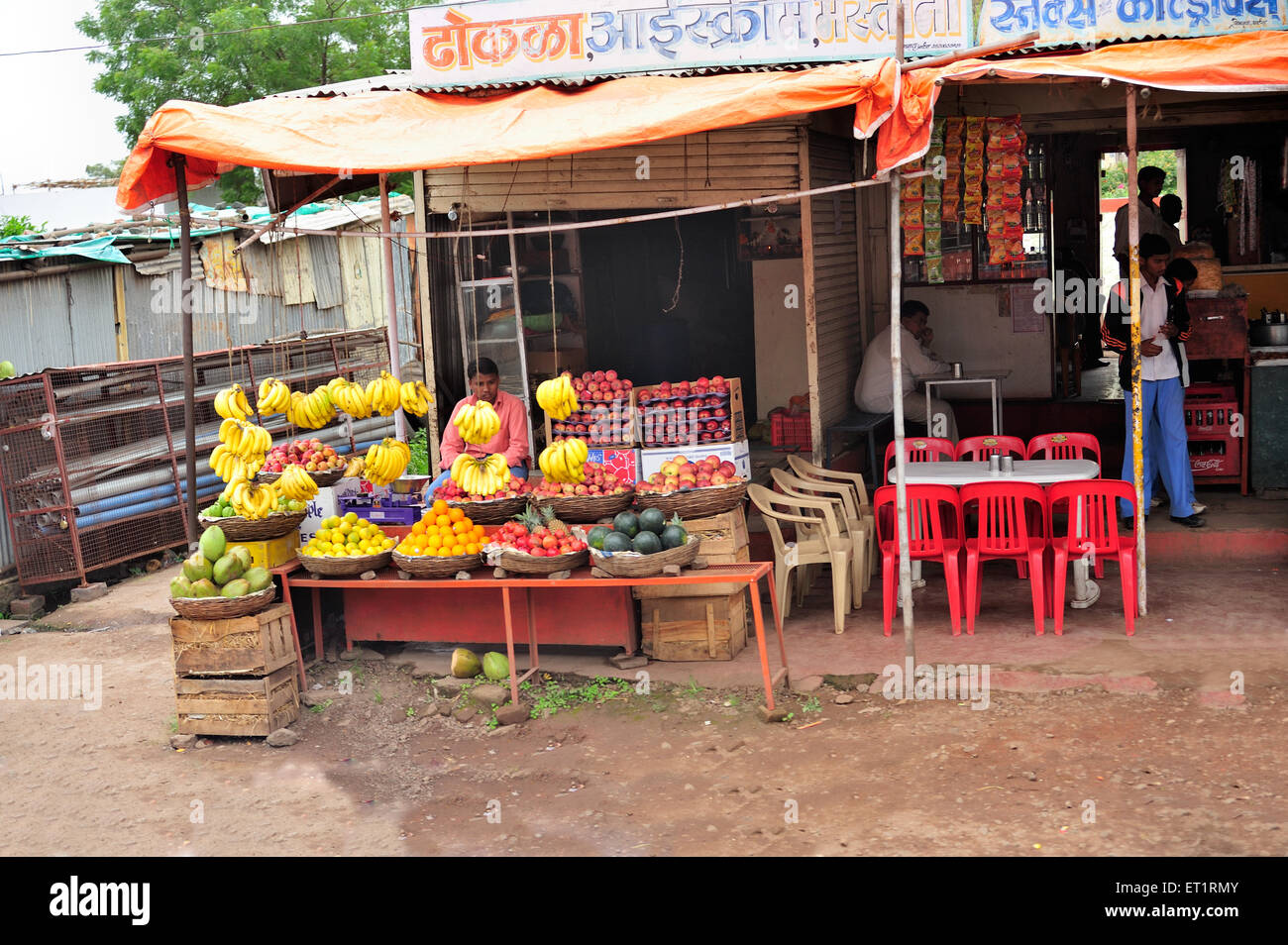 Pavement fruit shop, Junnar, Pune, Maharashtra, India, Asia, Asian, Indian Stock Photo