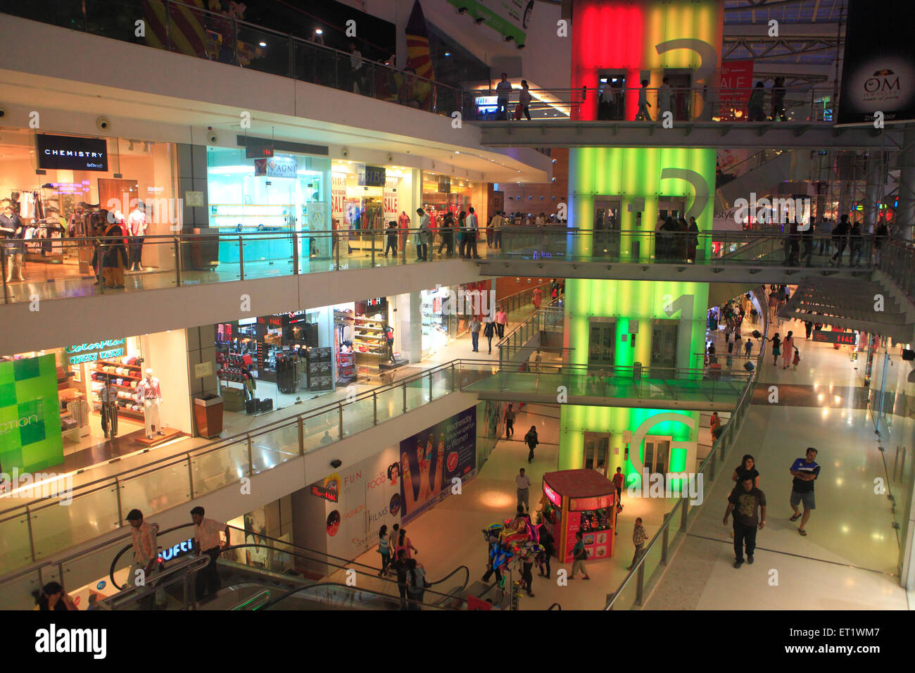 Oberoi mall goregaon hot sale h&m