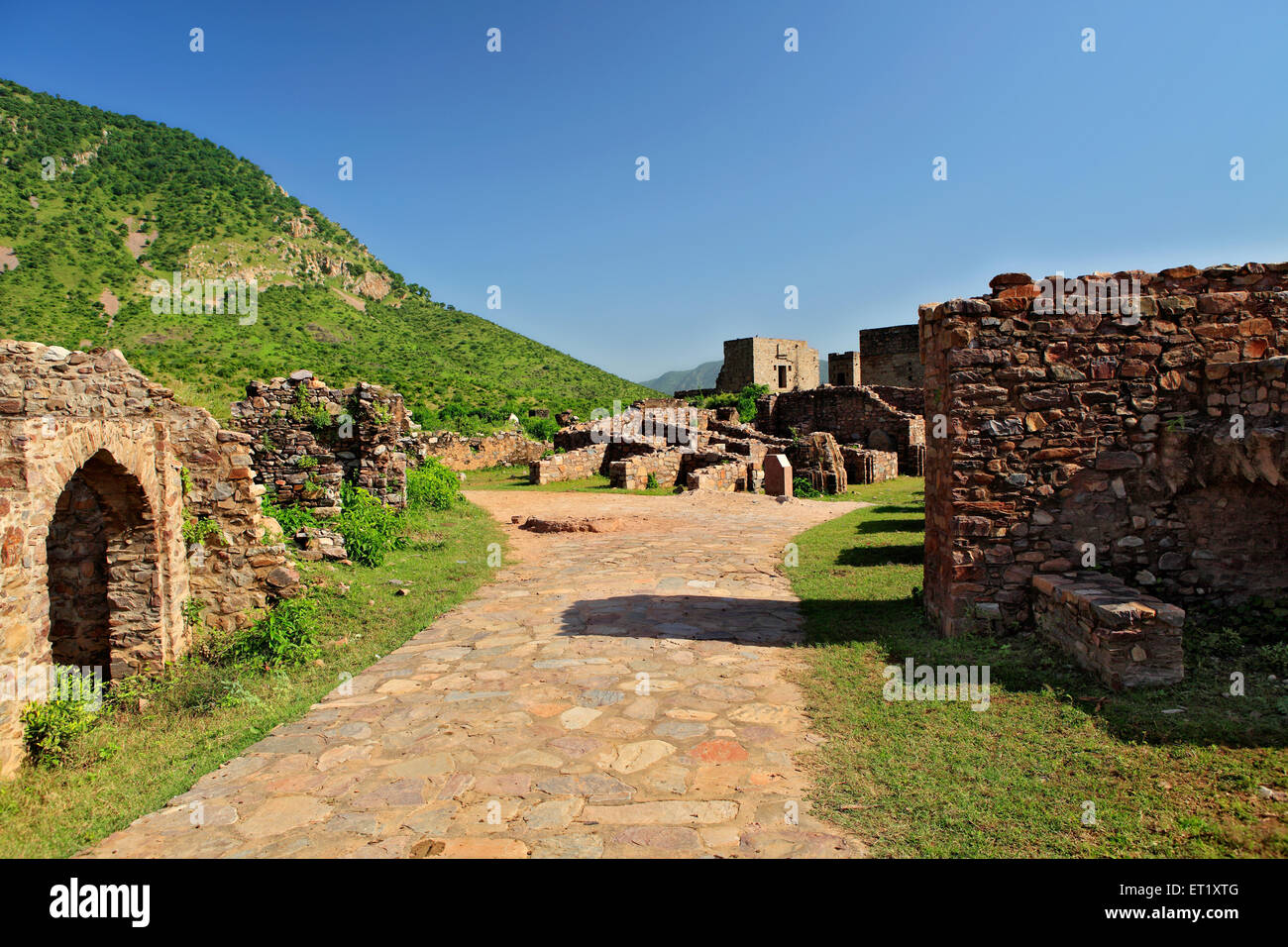 Bhangarh Fort: Uncover The Mystery Behind The Haunted Fort of Raja Bhagwant  Das