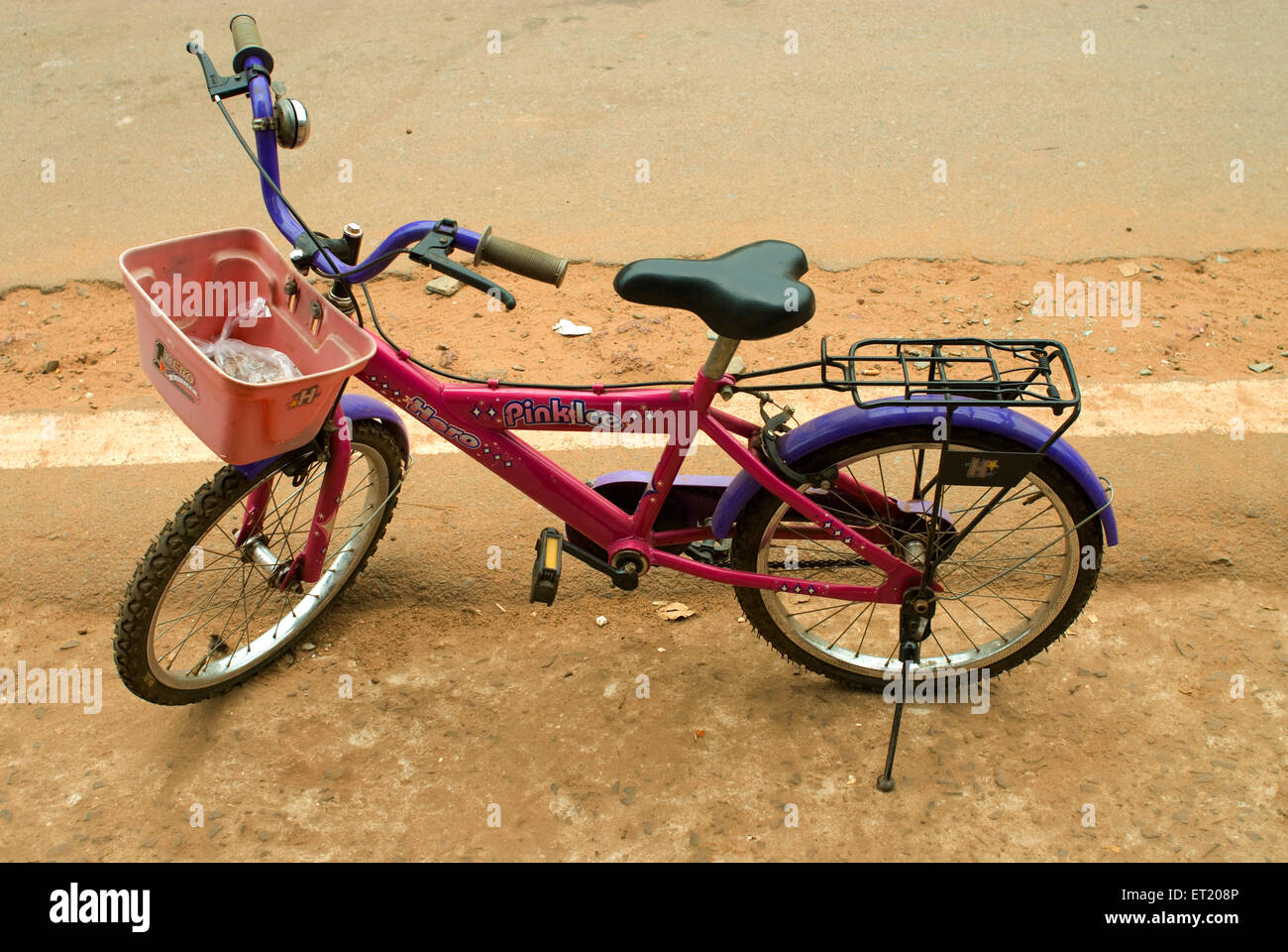 Hero cycle hi res stock photography and images Alamy