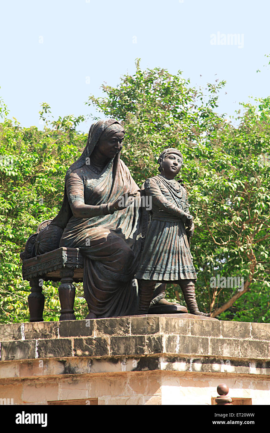 Statue of Jijabai and Shivaji, Veermata Jijabai Bhonsale Udyan ...