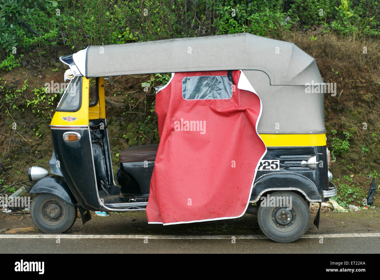 Auto rickshaw ; tiger hills ; Lonavala ; hill station ; Lonavla ; Khandala ; Poona ; Pune ; Maharashtra ; India ; Asia Stock Photo