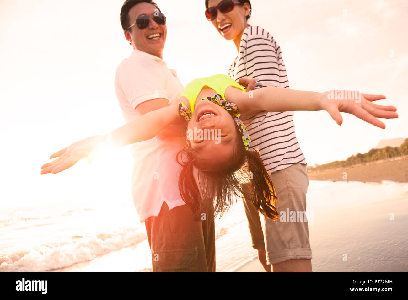 Family summer beach hi-res stock photography and images - Alamy