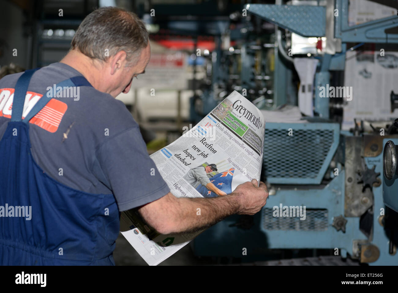 Newspaper worker printing press hires stock photography and images Alamy
