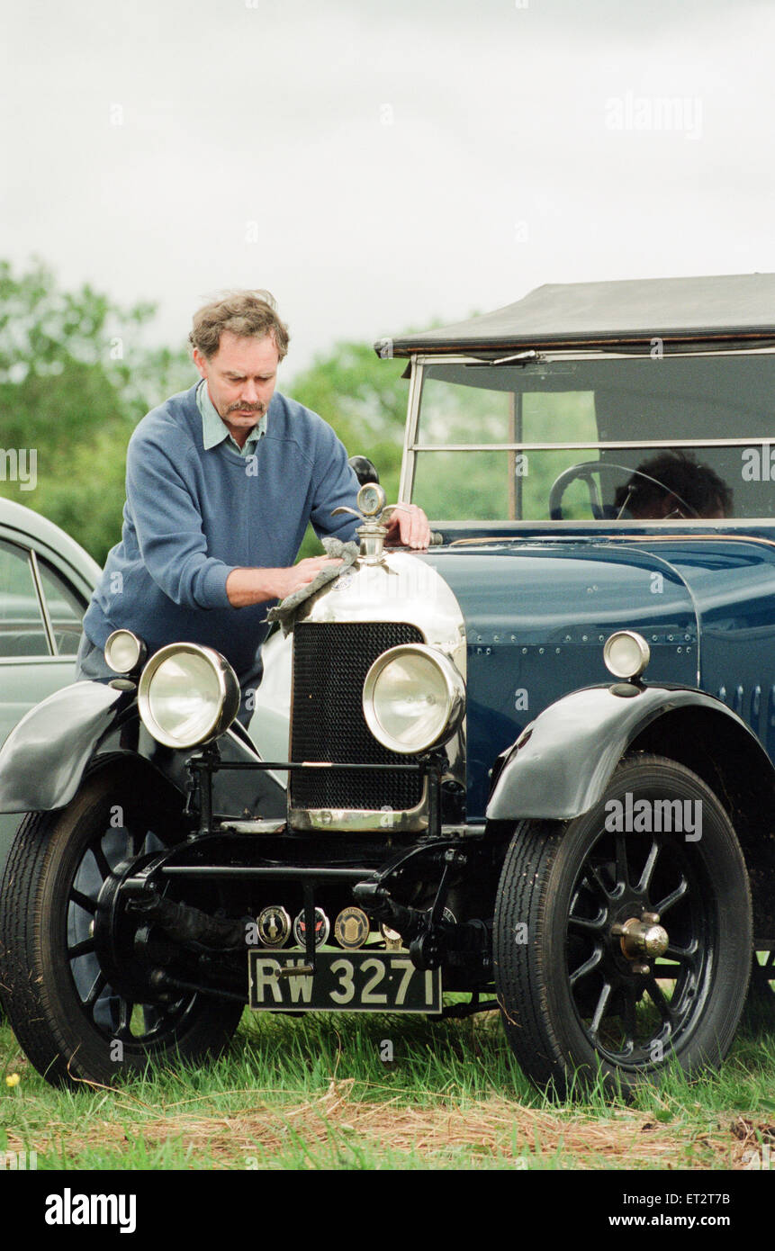 Vintage Car Show at The Ship pub in Worsall, 11th June 1995. Pictured, the oldest car at the show, 1925 Bullnose Morris Oxford. It has taken Tim Clark 20 years to get it into this condition. Stock Photo