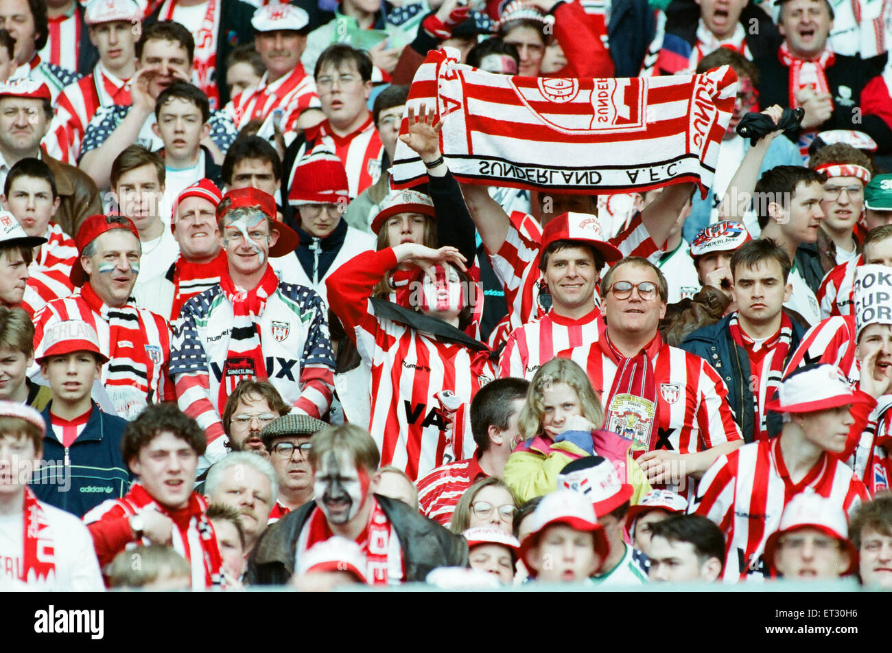 Liverpool 2-0 Sunderland, FA Cup Final, Wembley Stadium, Saturday 9th May 1992. Sunderland fans and supporters Stock Photo