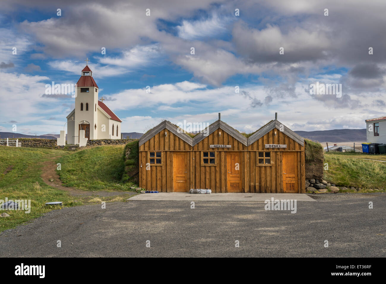 Church and farmhouses in Modrudalur valley, Iceland Stock Photo