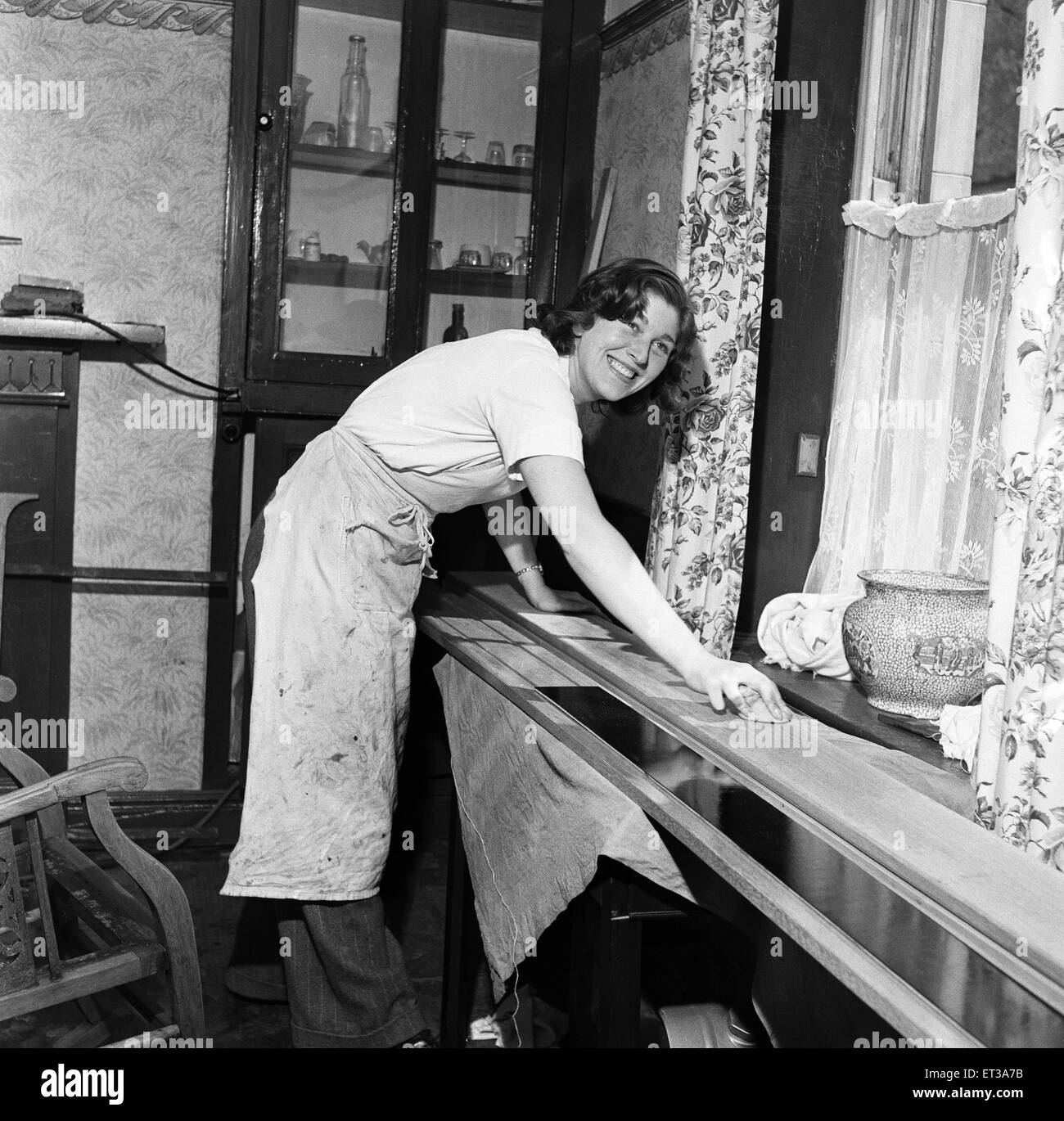 Miss Marie Fielding, the only woman French Polisher on the Isle of Man. She is only 22 years old and has been doing it for 9 years. Isle of Man, 7th May 1954 Stock Photo