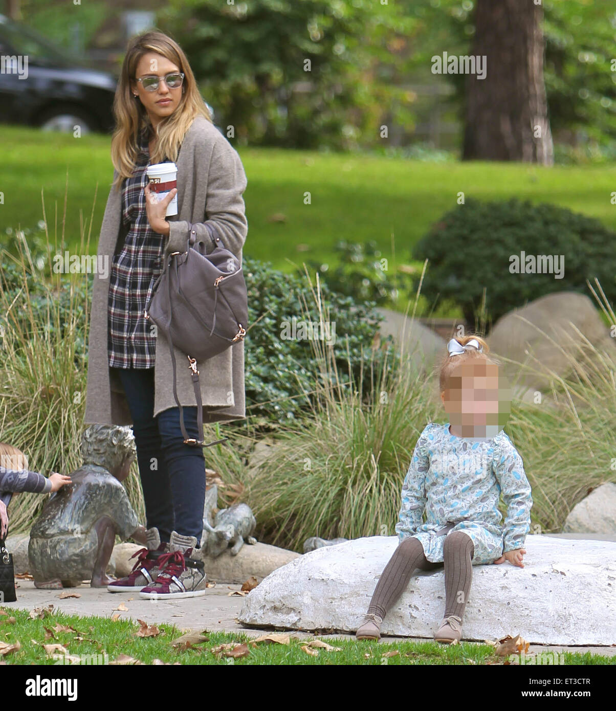Jessica Alba and Jaime King met at Coldwater Canyon Park in Beverly ...