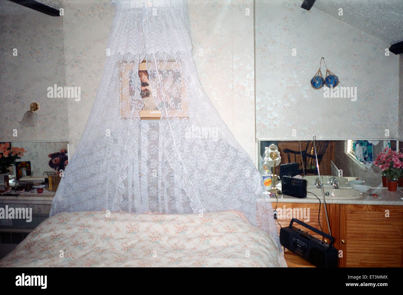 The main bedroom where Fred West and Rosemary slept. Their bed has a lace canopy. 25 Cromwell Street, Gloucester. 3rd March 1995.  Dbase Stock Photo