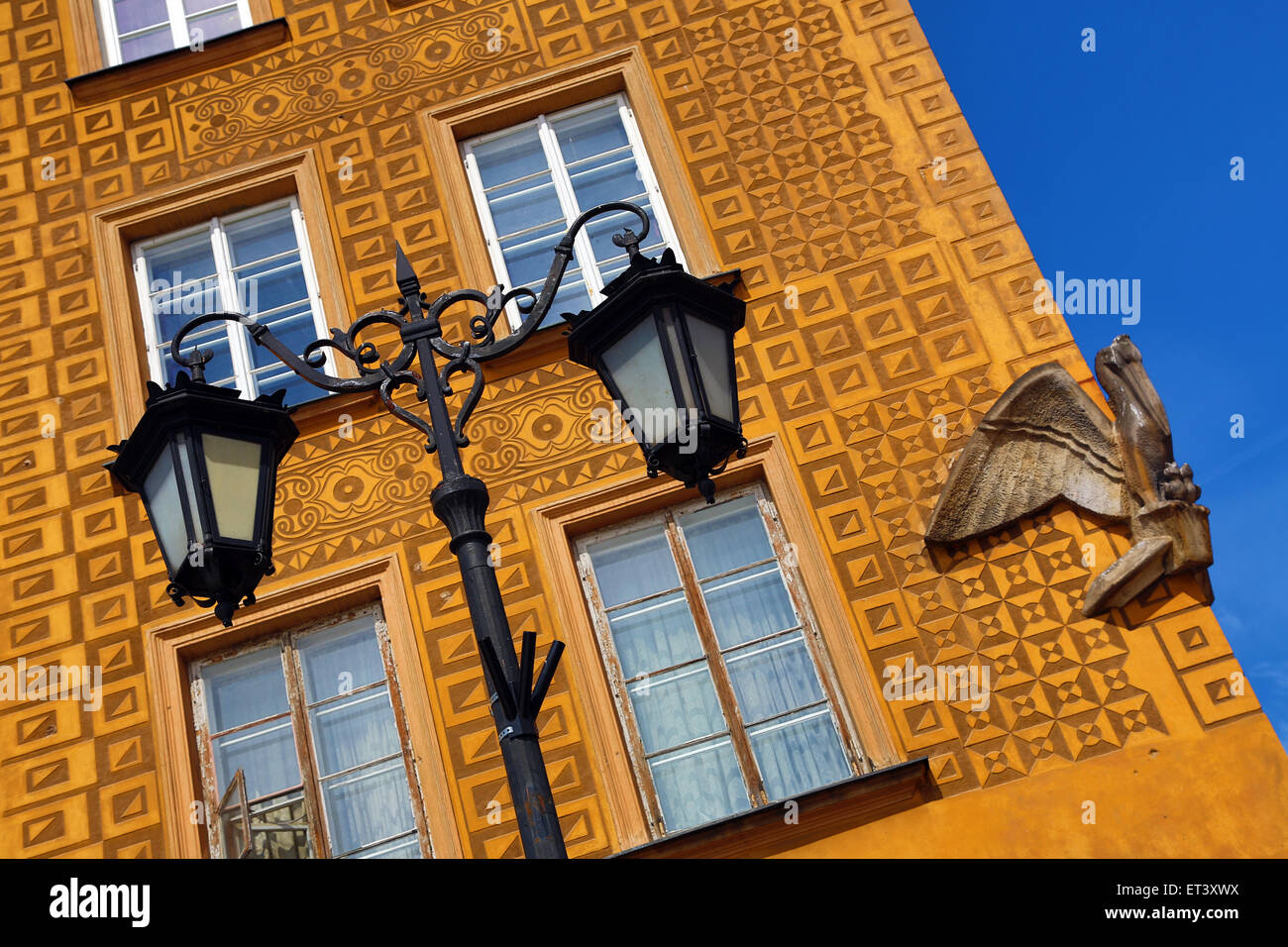 Town house with decorated walls and a lamppost in Castle Square in Warsaw, Poland Stock Photo