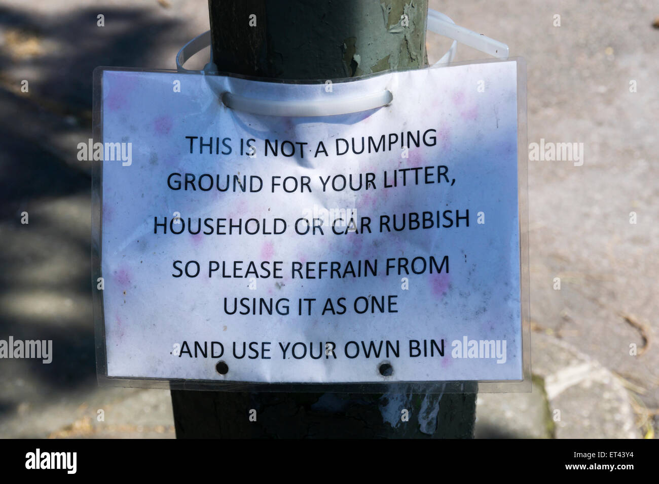 A homemade sign asking people to take their litter home and not dump it on the ground. Stock Photo