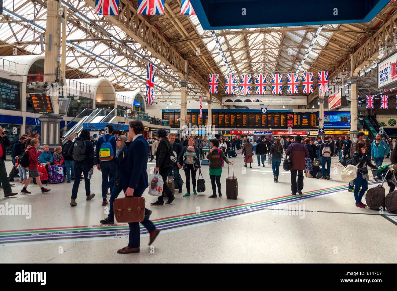 Passengers at Victoria railway station London, UK Stock Photo - Alamy