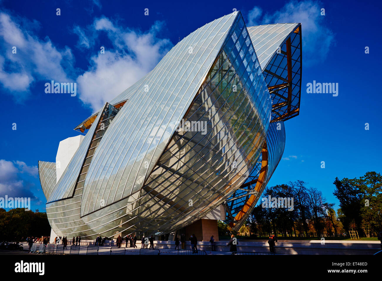 Louis Vuitton Foundation (Fondation Louis-Vuitton), Art Museum, Architect  Frank Gehry, Paris, France, Europe Stock Photo - Alamy
