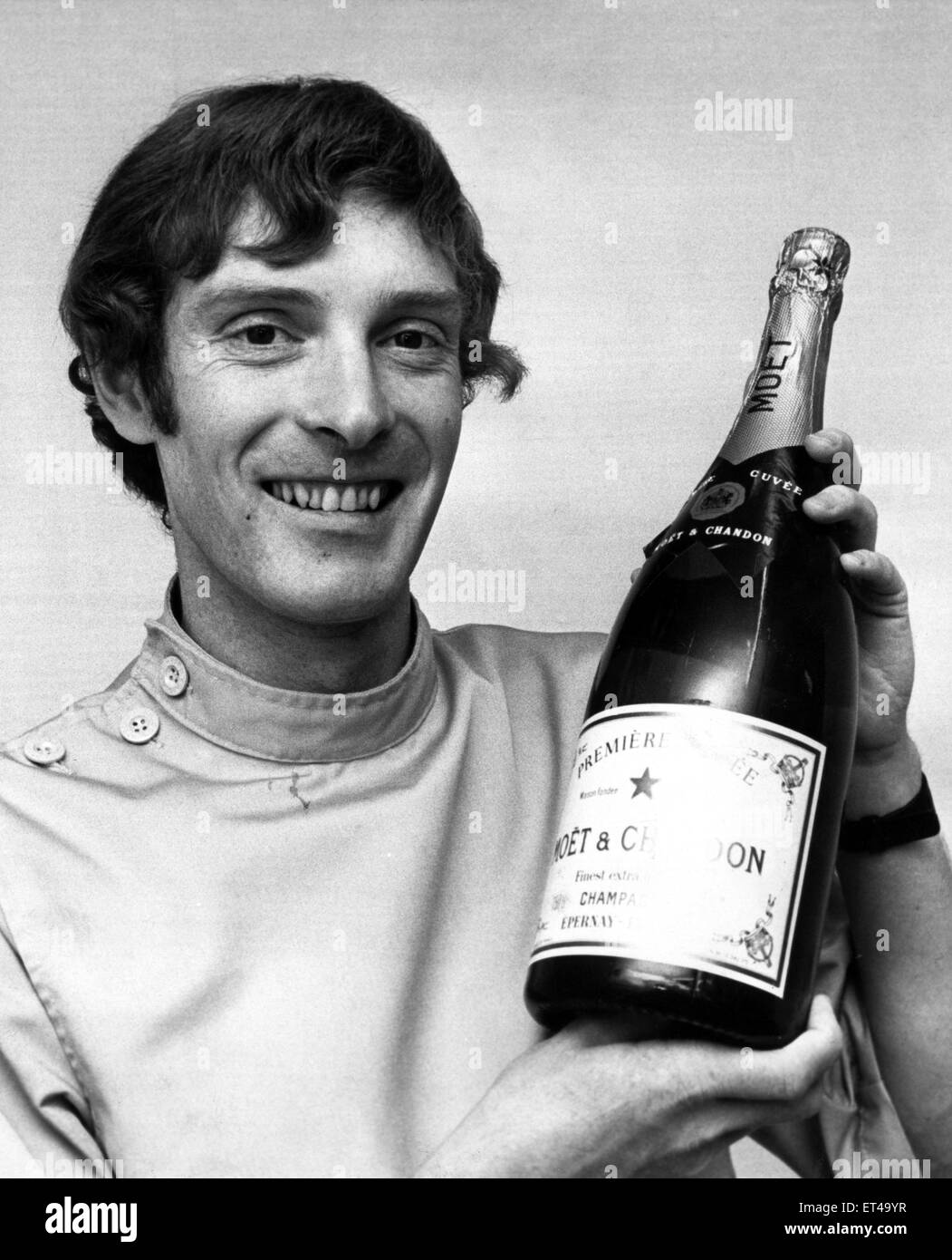 Tipton runner and dentist Andy Holden poses at his surgery at Billesley. 9th February 1981. Stock Photo