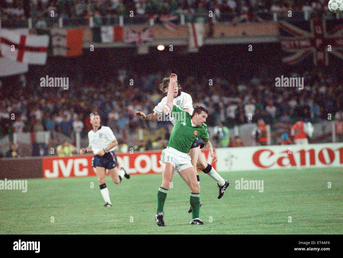 World Cup Group F match at the Stadio Sant'Elia in Cagliari, Italy. England 1 v Republic of Ireland 1. Kevin Sheedy battles for the aerial ball with Chris Waddle. 11th June 1990. Stock Photo