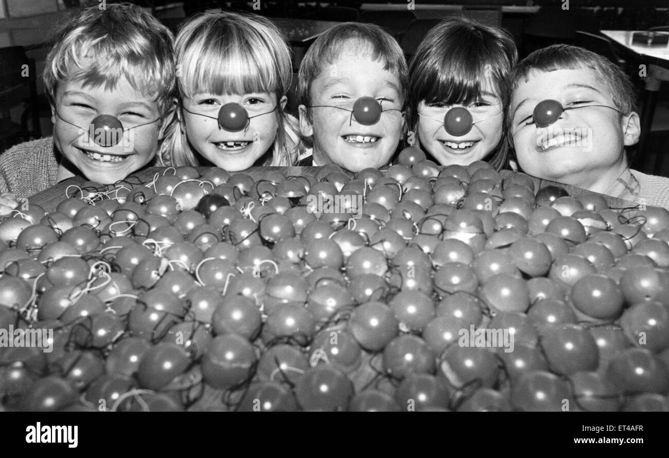 Kids at Guisborough Primary School have proved they have a real nose for business and by supplying local shops with red noses for Comic Relief Day they have raised about £150 for the cause. Pictured are Jonathan Blackwood, Caroline McReddie, David Henson, Keiley Green and Kevin Hamlyn. 3rd February 1988. Stock Photo