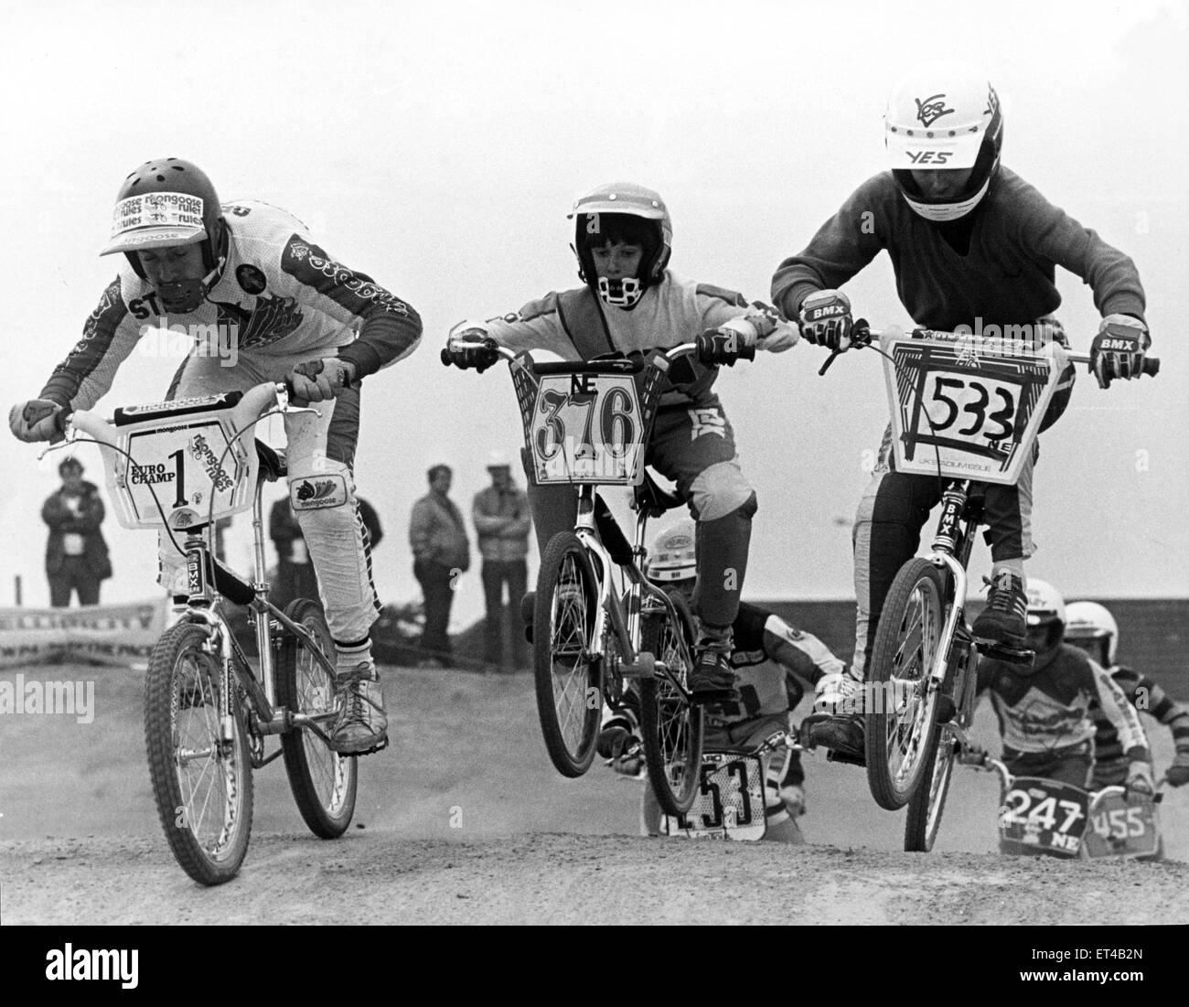 13 year old section of a BMX competition in Teesside, Steve Greaves (No 1)  on the left, leads a posse of riders. 27th July 1985 Stock Photo - Alamy