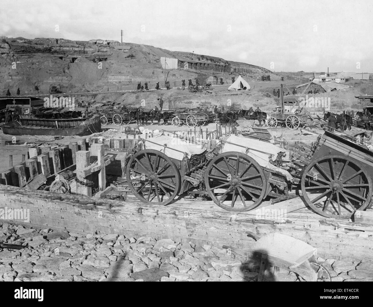 A busy scene on West Beach  , Suvla Point two days prior to the evacuation of Gallipoli 19th December 1915 Stock Photo