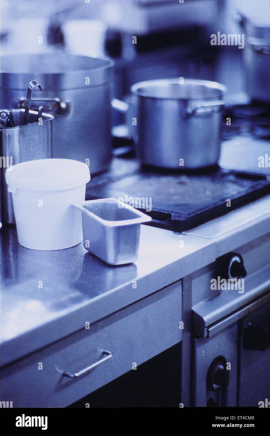 https://c8.alamy.com/comp/ET4CM0/hamburg-germany-stove-with-pots-in-grosskueche-ET4CM0.jpg