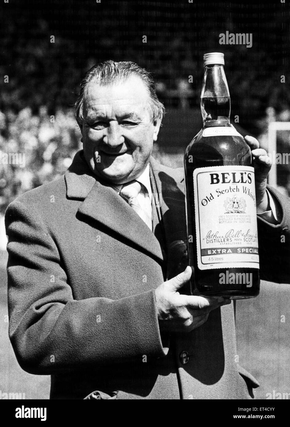 Liverpool manager Bob Paisley is awarded the Bells Scotch Whisky manager of the Month Award before his side's 2-0 win over Nottingham Forest at Anfield. 1st May 1982. Stock Photo