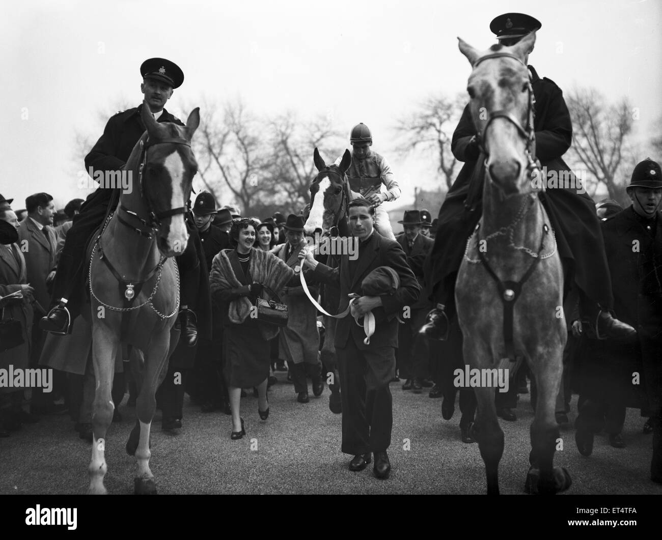 Grand National 1954, won by ROYAL TAN and Bryan Marshall,  Aintree, Liverpool, Saturday 27th March 1954. Stock Photo