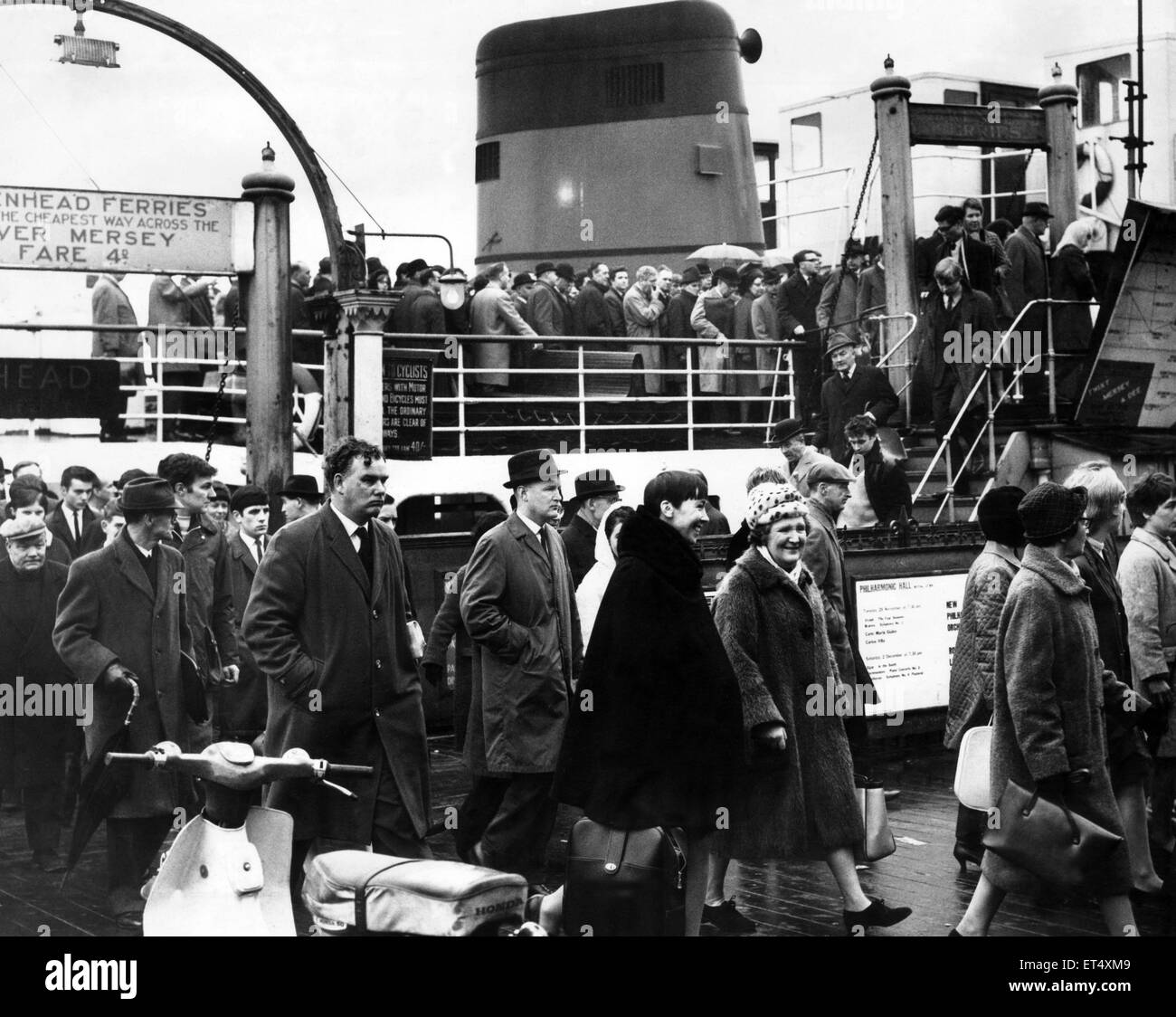 Crowded ferry boats operated a faster than usual shuttle service from Birkenhead, Merseyside, to cope with increased traffic. Circa 1960s. Stock Photo