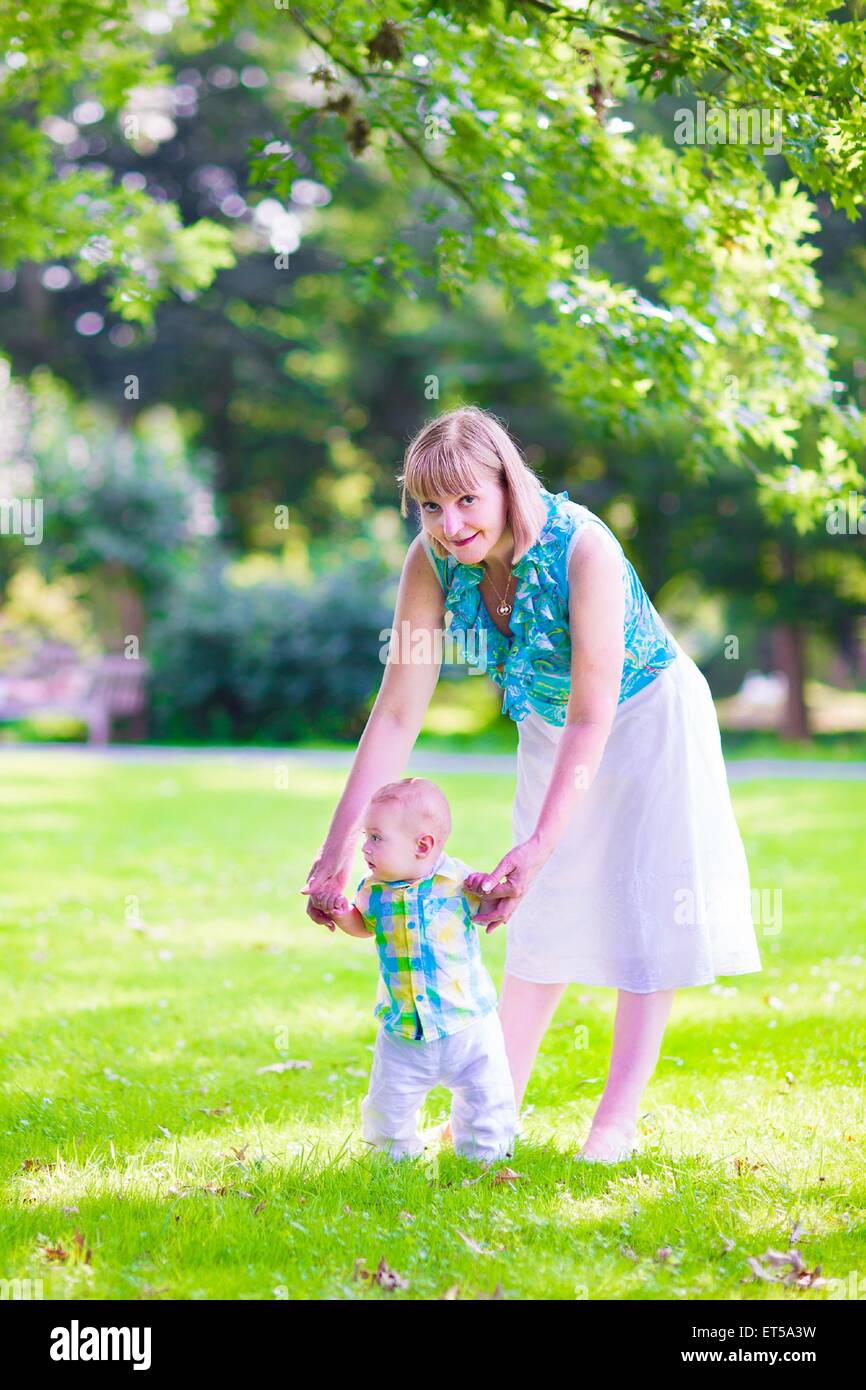 Baby first steps spring hi-res stock photography and images - Alamy