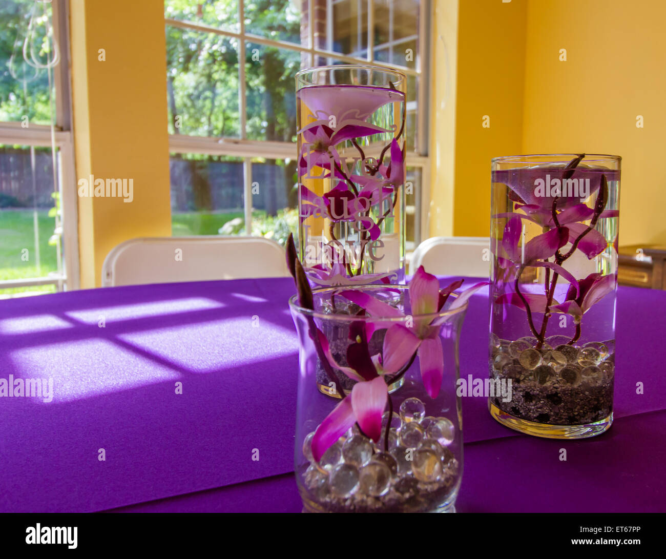 Table setting at wedding reception Stock Photo Alamy