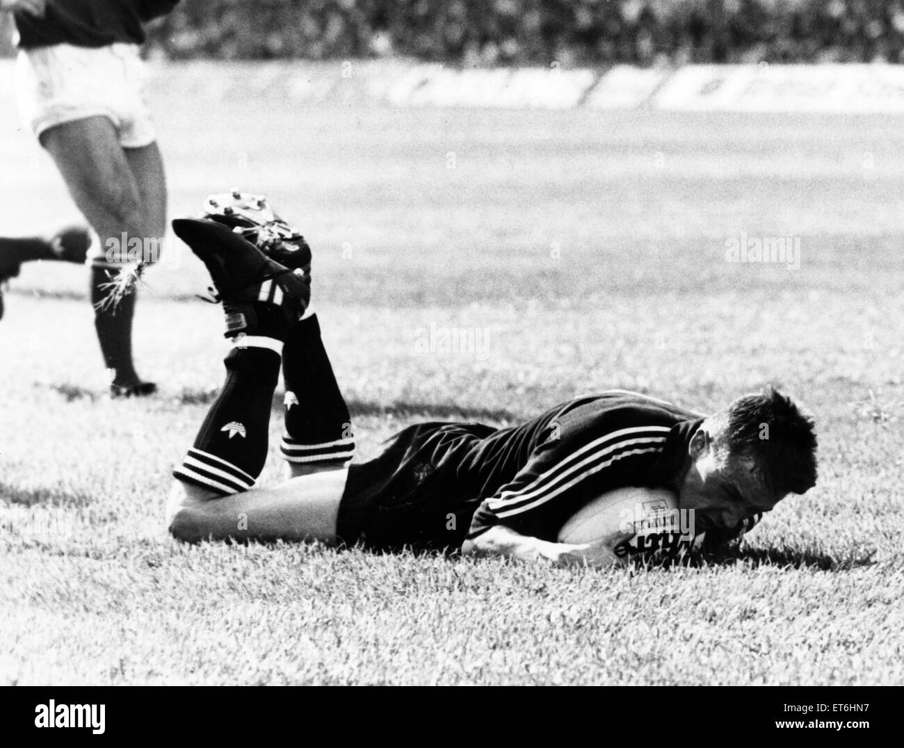 Welsh Rugby Union Final - Neath 14 - 13 Llanelli.  Paul Williams gets Neath's third try. 6th May 1989. Stock Photo