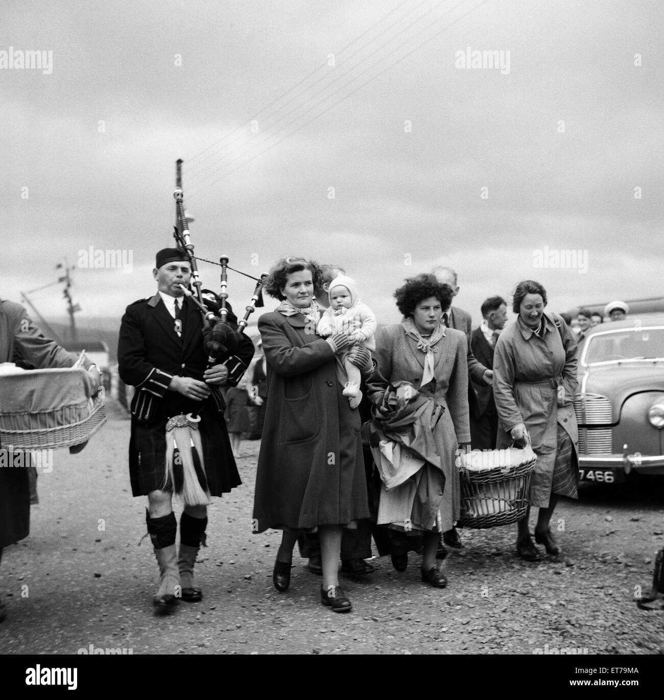 Evacuation of Island of Soay. Some of the 27 people of Soay Island banded together for the removal of their effects. They loaded their goods and personal belongings aboard a steamer waiting to take them to their new home in Craignure, Isle of Mull. Soay i Stock Photo