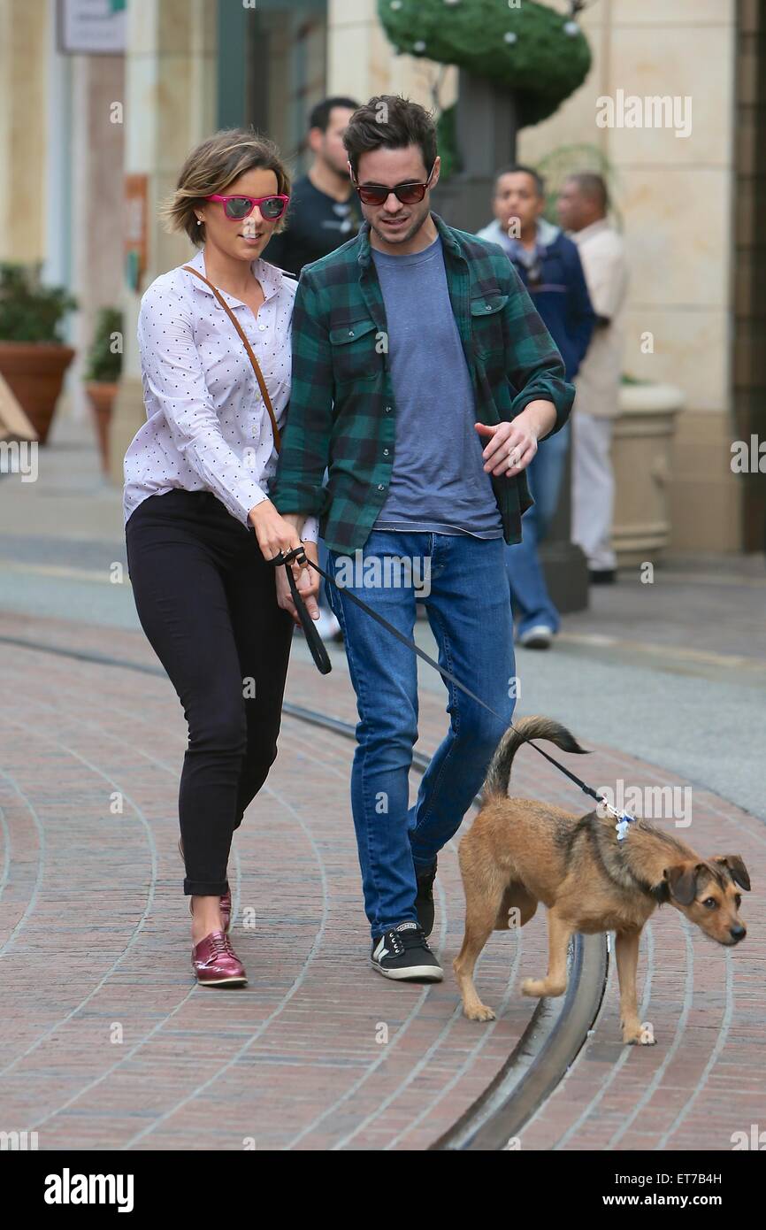 E! News correspondent Ali Fedotowsky looking very tanned out Christmas