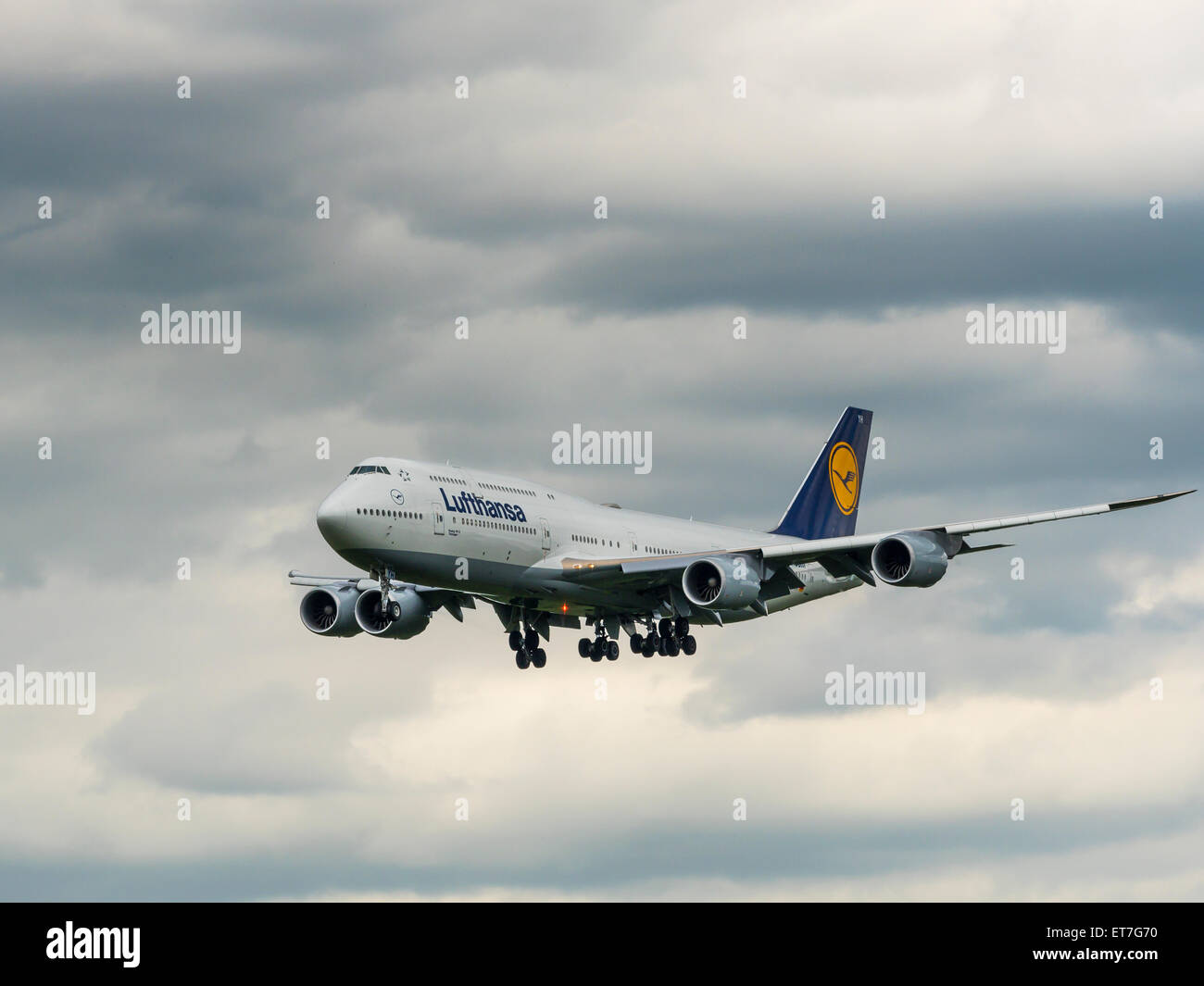 Germany, Frankfurt, landing Boeing 747 of Lufthansa Stock Photo Alamy