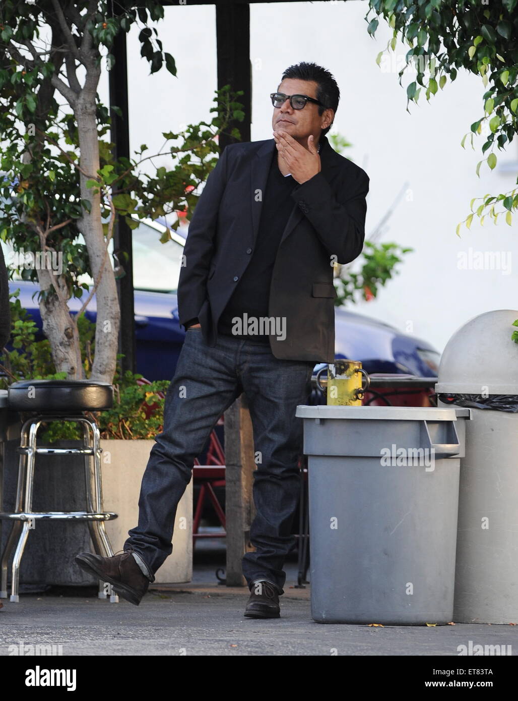 Comedian Lopez makes a quick pit stop for tacos at the famous