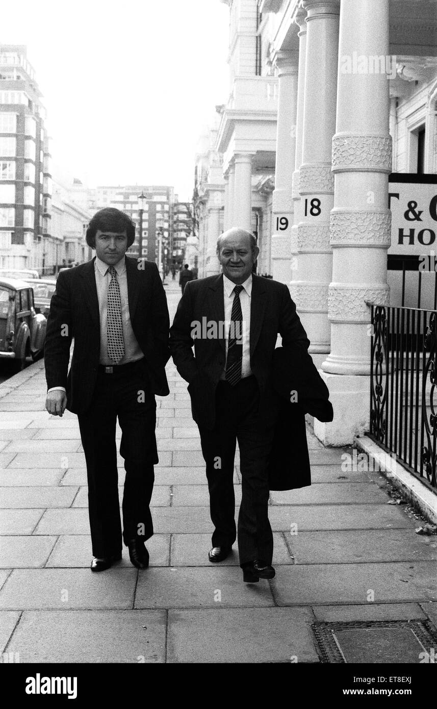 Manager Terry Venables and Chairman Jim Gregory of Queens Park Rangers F.C went to the Football Association HQ in Lancaster Gate to lodge their protest on the decision on the artificial pitch. 24th November 1981. Stock Photo