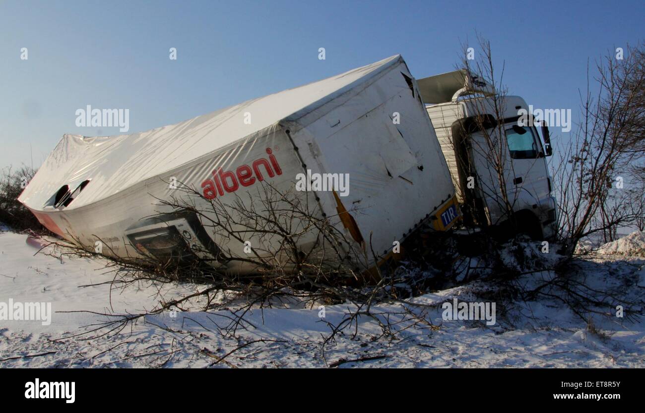 Detailed Thirteen Injured After Truck And Van Crash In Far North Design in HD Detailed Thirteen Injured After Truck And Van Crash In Far North Design in HD