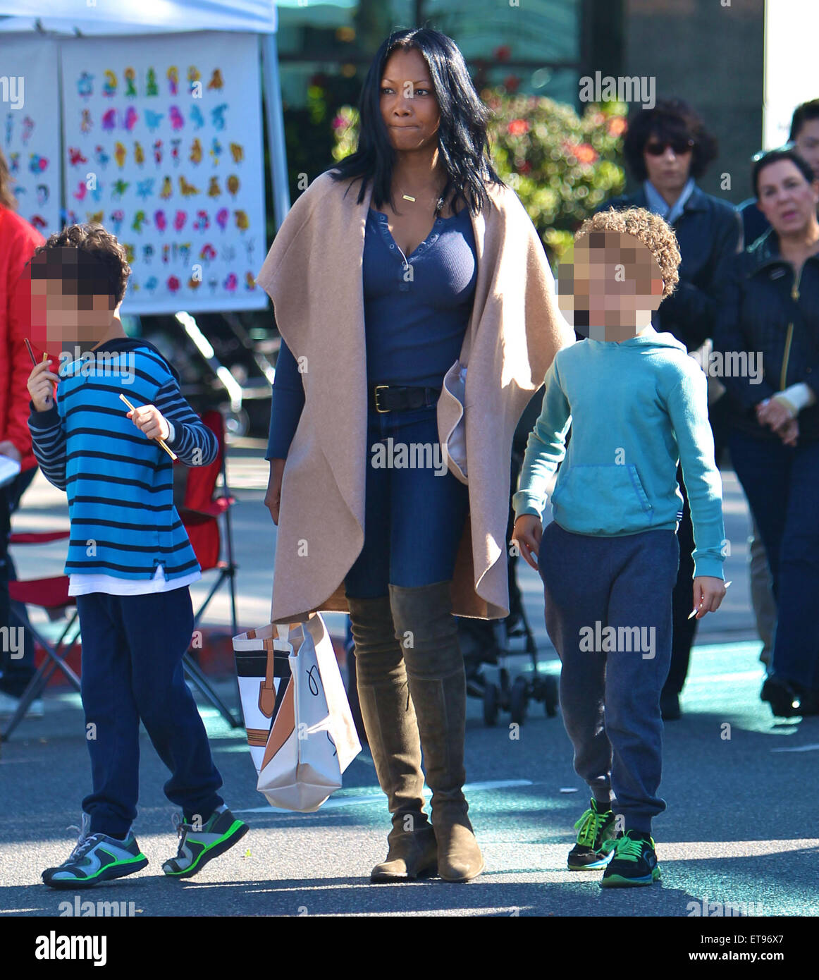 Garcelle Beauvais takes her twin sons to the Studio City Farmers Market(02)